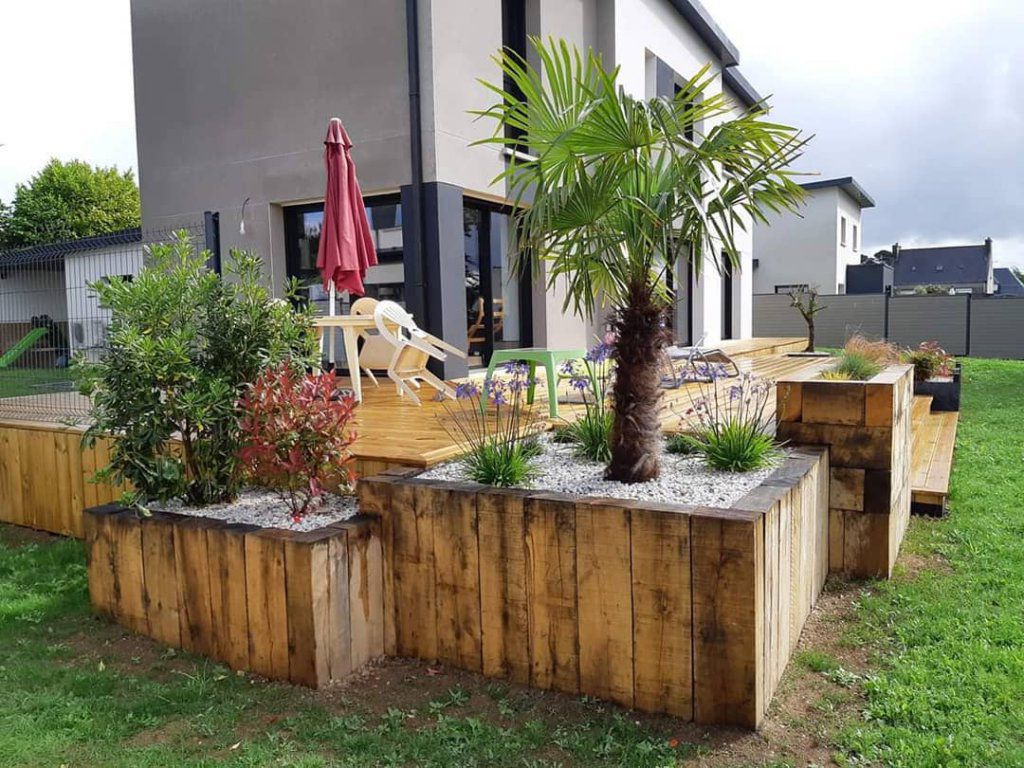 Aménagement d'une terrasse en bois et jardinières